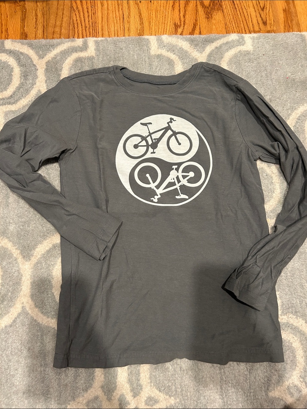 2 Like New Tea Collection Boys Long Sleeve Graphic Tees - Picture 4 of 6